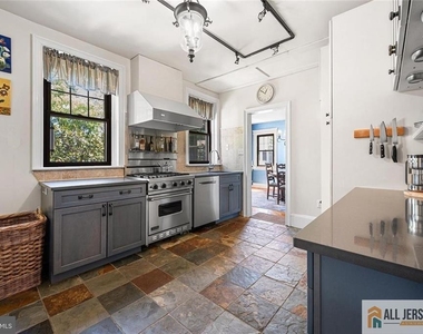0-1048-105 Prospect Street - Photo Thumbnail 9