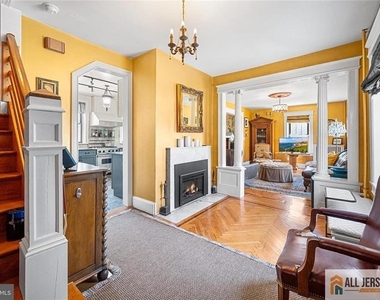 0-1048-105 Prospect Street - Photo Thumbnail 2
