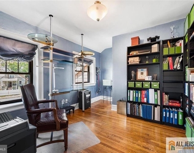 0-1048-105 Prospect Street - Photo Thumbnail 10