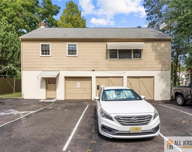 405 Maple Avenue - Photo Thumbnail 19