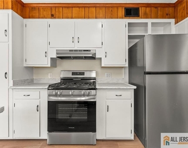405 Maple Avenue - Photo Thumbnail 7