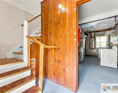 405 Maple Avenue - Photo Thumbnail 18