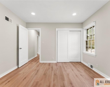 405 Maple Avenue - Photo Thumbnail 10