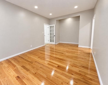 18-70 Himrod Street - Photo Thumbnail 9