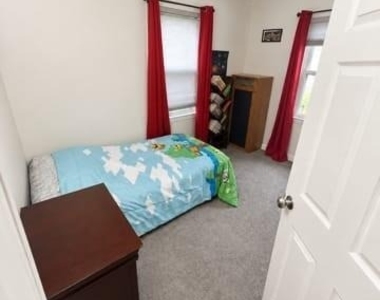 340 N 6th Avenue - Photo Thumbnail 3