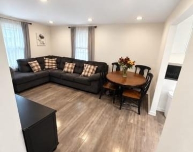340 N 6th Avenue - Photo Thumbnail 1