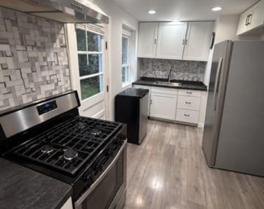 340 N 6th Avenue - Photo Thumbnail 2