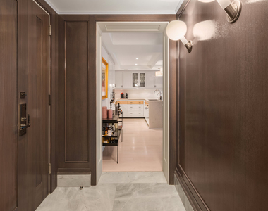 21 E 61st Street - Photo Thumbnail 6