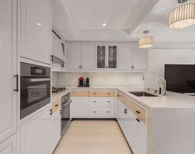 21 E 61st Street - Photo Thumbnail 5