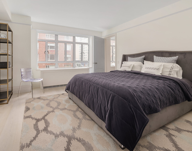 21 E 61st Street - Photo Thumbnail 9