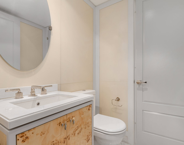 21 E 61st Street - Photo Thumbnail 12