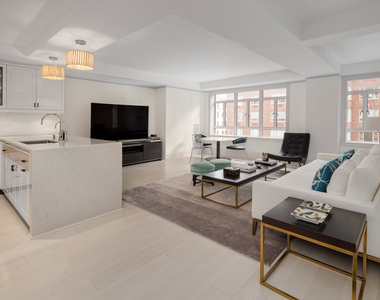 21 E 61st Street - Photo Thumbnail 2