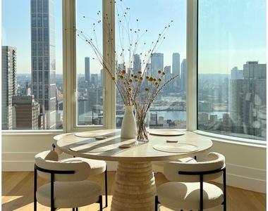 252 E 57th Street - Photo Thumbnail 2
