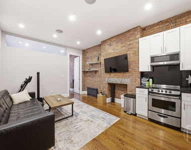 113 Christopher Street - Photo Thumbnail 2