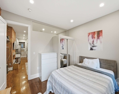 113 Christopher Street - Photo Thumbnail 3