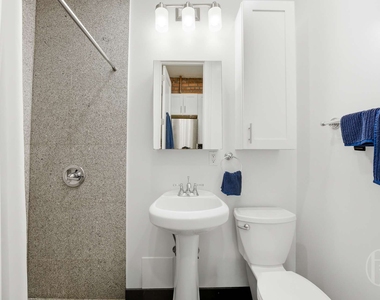 113 Christopher Street - Photo Thumbnail 6