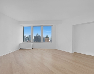 150 W 56th Street - Photo Thumbnail 3