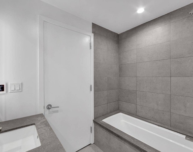 42-02 Crescent Street - Photo Thumbnail 5