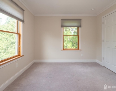 135 Summerhill Road - Photo Thumbnail 21