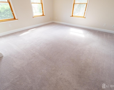 135 Summerhill Road - Photo Thumbnail 29
