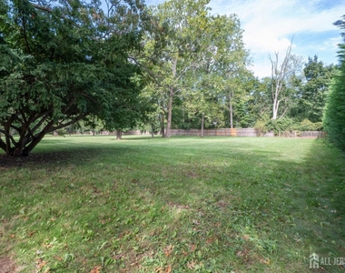 135 Summerhill Road - Photo Thumbnail 37