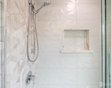 135 Summerhill Road - Photo Thumbnail 27