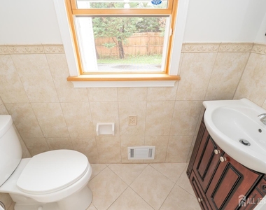 135 Summerhill Road - Photo Thumbnail 11