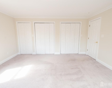 135 Summerhill Road - Photo Thumbnail 30