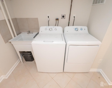 135 Summerhill Road - Photo Thumbnail 32