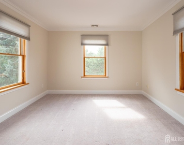 135 Summerhill Road - Photo Thumbnail 24