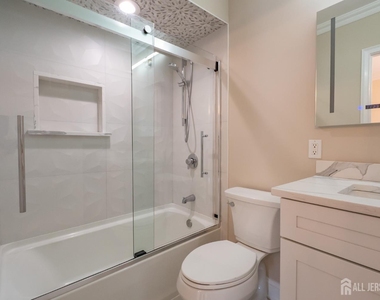 135 Summerhill Road - Photo Thumbnail 15