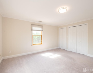 135 Summerhill Road - Photo Thumbnail 31