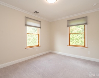 135 Summerhill Road - Photo Thumbnail 19