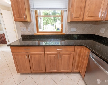 135 Summerhill Road - Photo Thumbnail 8