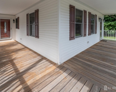 135 Summerhill Road - Photo Thumbnail 3