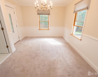 135 Summerhill Road - Photo Thumbnail 12