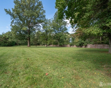 135 Summerhill Road - Photo Thumbnail 39