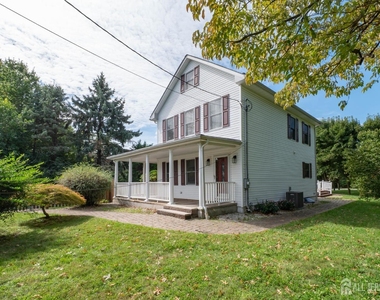 135 Summerhill Road - Photo Thumbnail 2