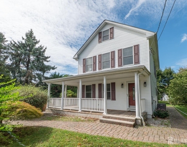 135 Summerhill Road - Photo Thumbnail 1