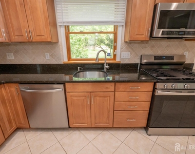 135 Summerhill Road - Photo Thumbnail 9