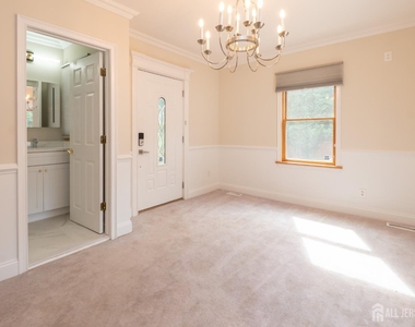 135 Summerhill Road - Photo Thumbnail 13