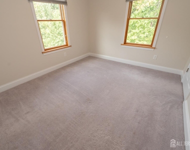 135 Summerhill Road - Photo Thumbnail 20