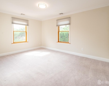 135 Summerhill Road - Photo Thumbnail 23
