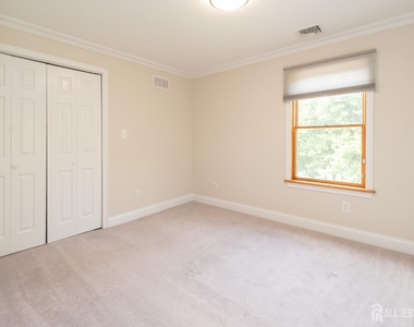 135 Summerhill Road - Photo Thumbnail 18