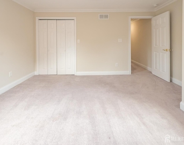 135 Summerhill Road - Photo Thumbnail 25