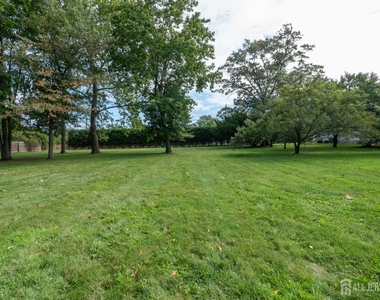 135 Summerhill Road - Photo Thumbnail 40