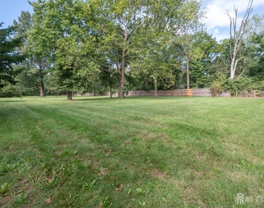 135 Summerhill Road - Photo Thumbnail 38