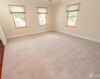 135 Summerhill Road - Photo Thumbnail 16