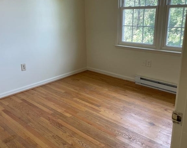 102 Steele Avenue - Photo Thumbnail 9
