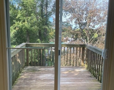 102 Steele Avenue - Photo Thumbnail 6